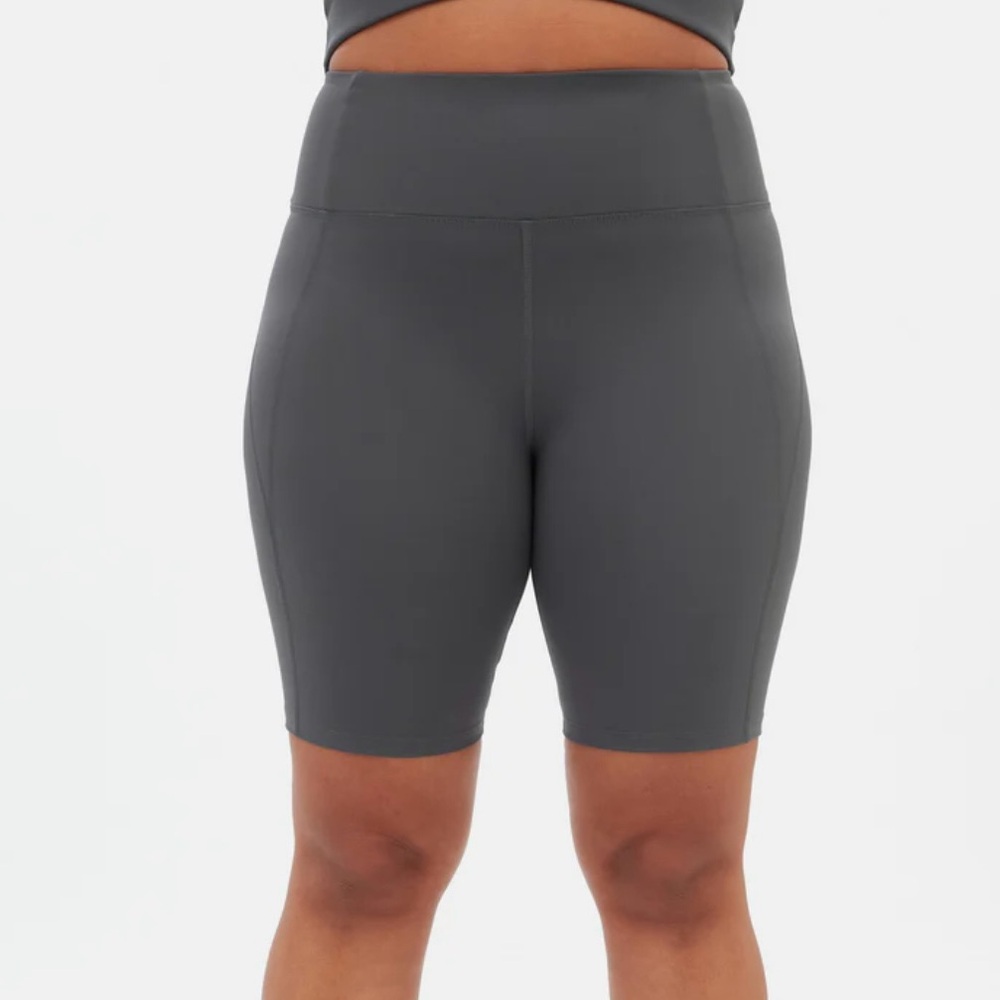 Girlfriend Collective high rise bike short size medium, color Moon